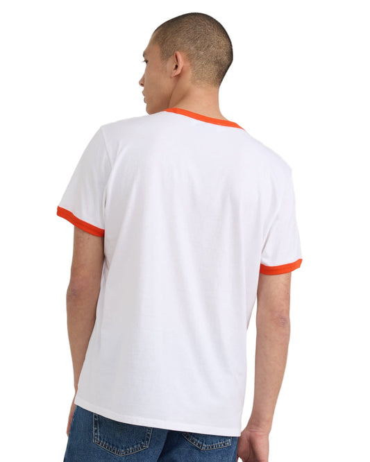 เสื้อยืด Core Play Ringer Tee สี White / Vibrant Red ผลิตจากผ้าฝ้ายออร์แกนิก 100% ดีเทลคอและแขนตัดสีสองโทน สไตล์มินิมอลสดใส ขายโดย Old Pine Trees | Core Play Ringer Tee White / Vibrant Red made with 100% organic cotton, two-tone neckline and sleeve detail, minimal and playful design. Sold by Old Pine Trees.