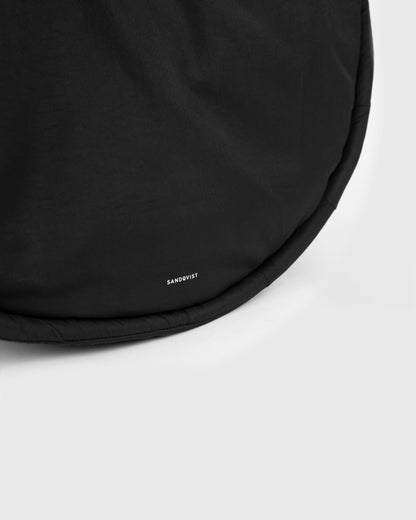 Sandqvist  / Curve Half Moon Bag / Black