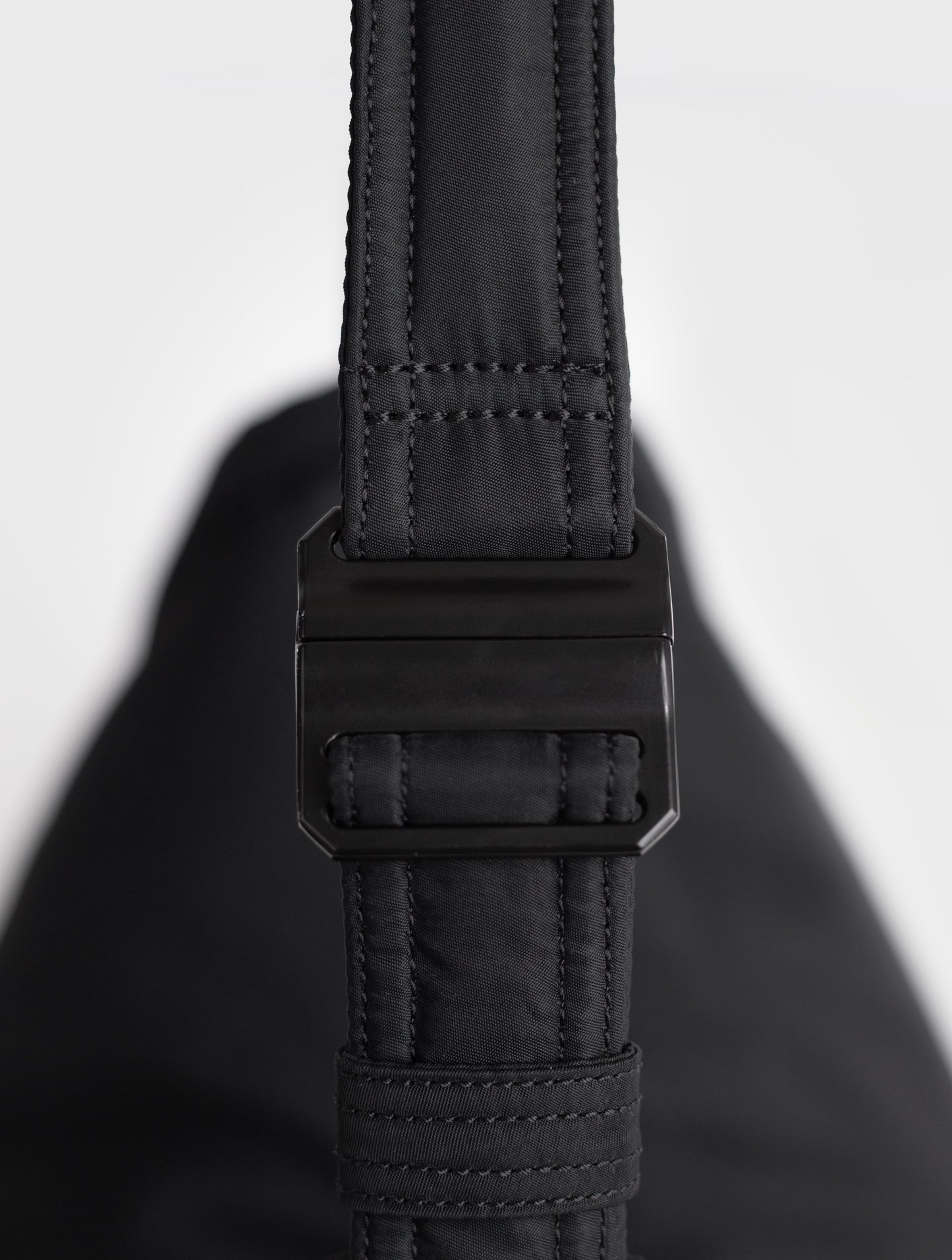 Curve Half Moon Bag Black