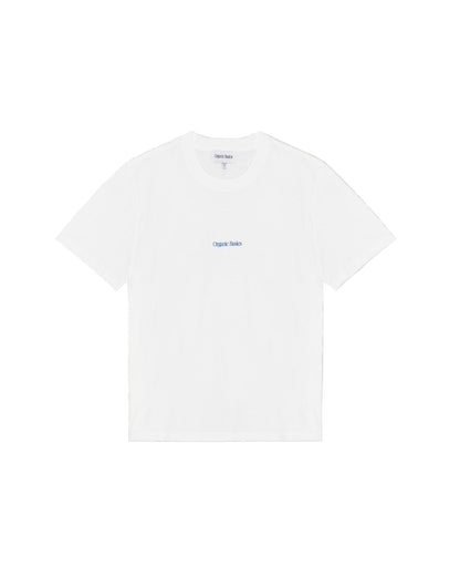 เสื้อยืด True Logo Tee สี White ทรงบ็อกซี่ แขนสั้น คอกลม ทำจากผ้าฝ้ายออร์แกนิก 100% เนื้อหนา 210 gsm พร้อมโลโก้ Organic Basics ที่ด้านหน้า – True Logo Tee in White, boxy crewneck short-sleeve T-shirt made from 100% heavyweight organic cotton with Organic Basics logo – sold by Old Pine Trees